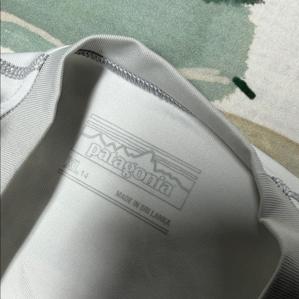 Patagonia White and Light Gray Long Sleeve Logo Top kids size large - Picture 4 of 4